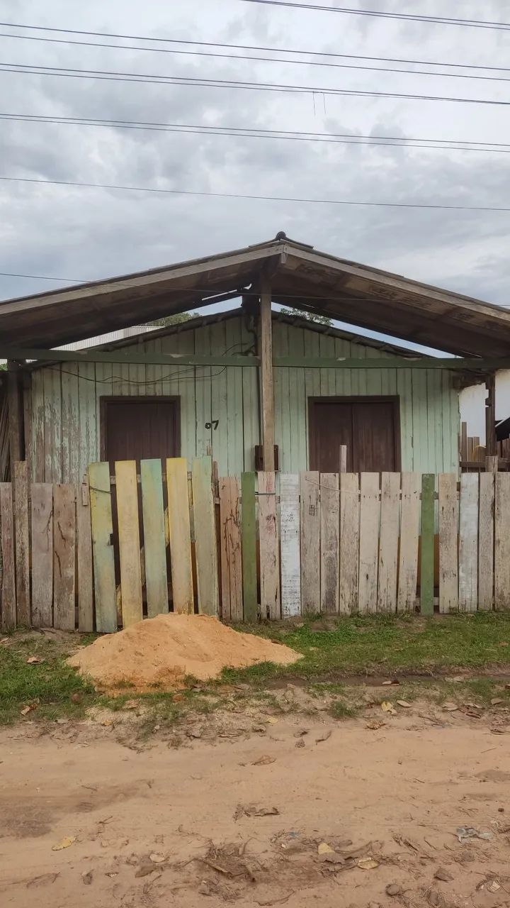 VENDO CASA NO CAMBUQUIRA A 30 MT DA CUIABA 