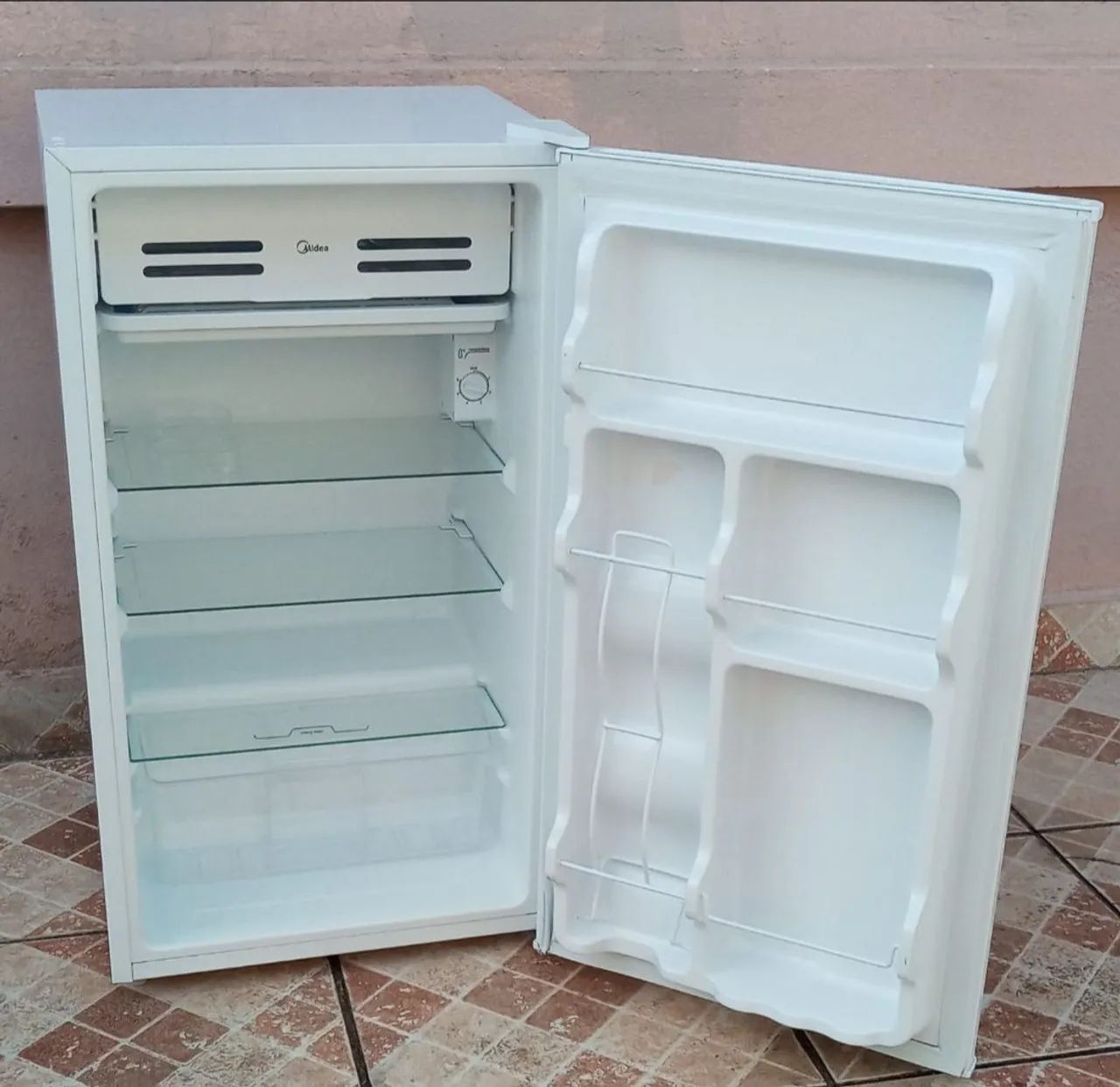 Frigobar Midea 93  litros 