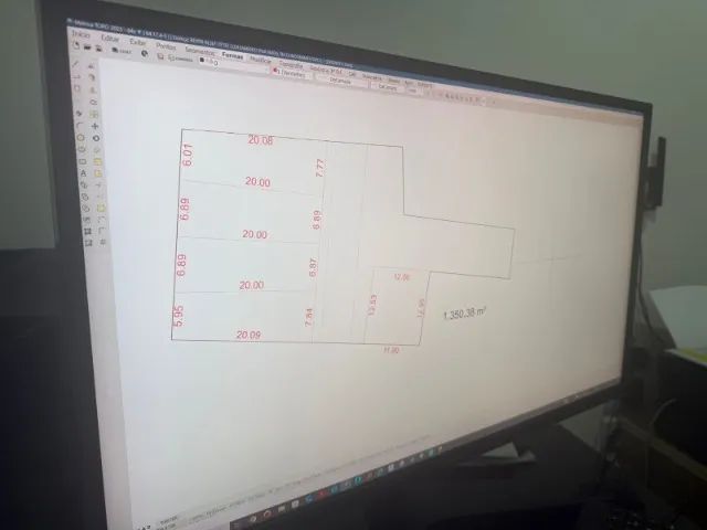 1350,38 m2