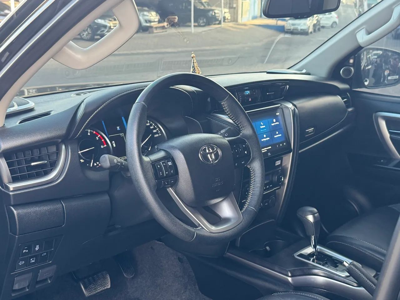 Toyota Hilux SW4 SRX Plat. 4X4 2.8 TB Die. Aut. 2025 - Foto 7