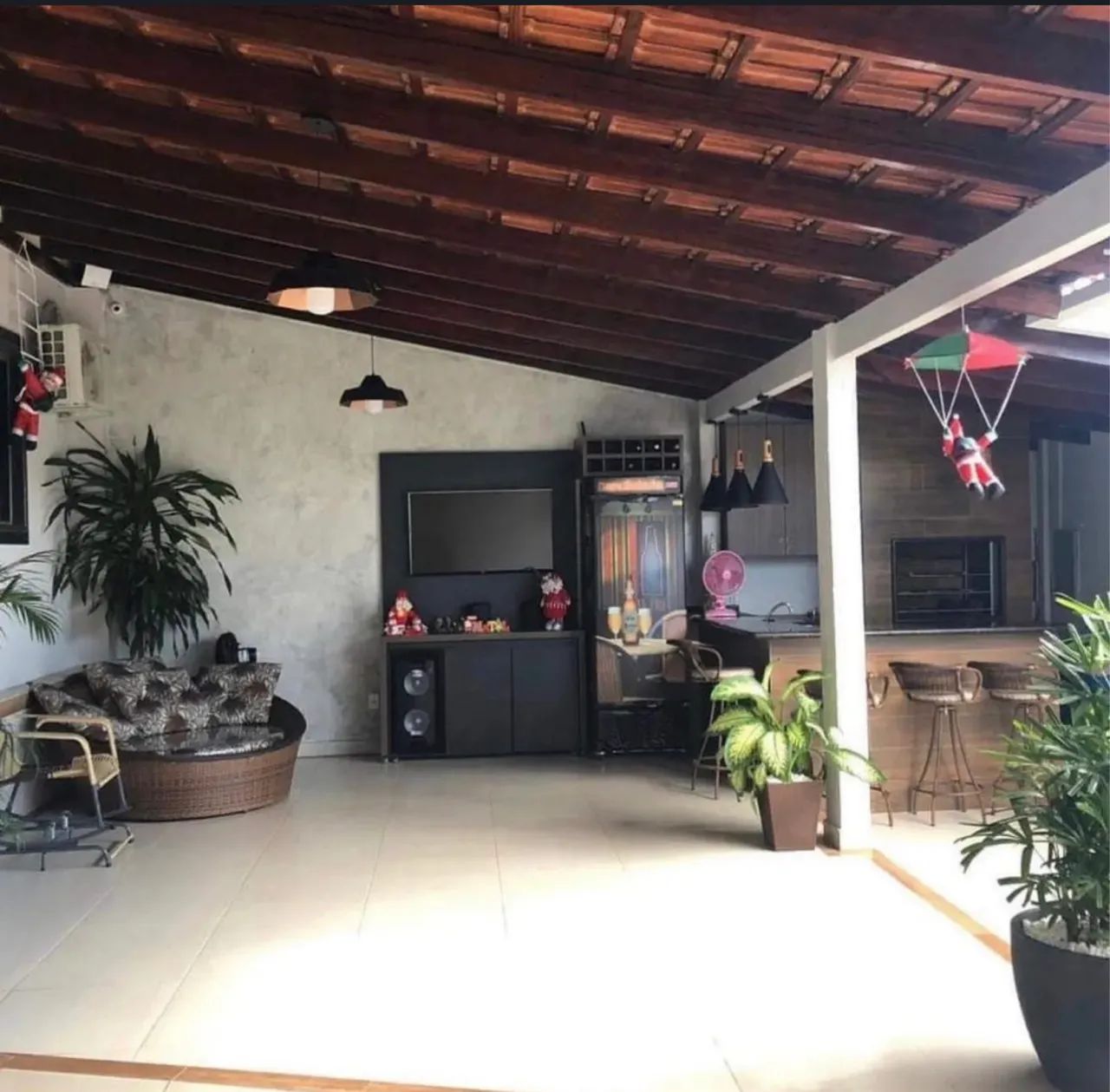 Casa linda com excelente localização  - Foto 5