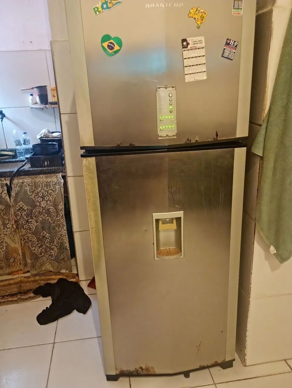 Vendo geladeira com defeito - Foto 2