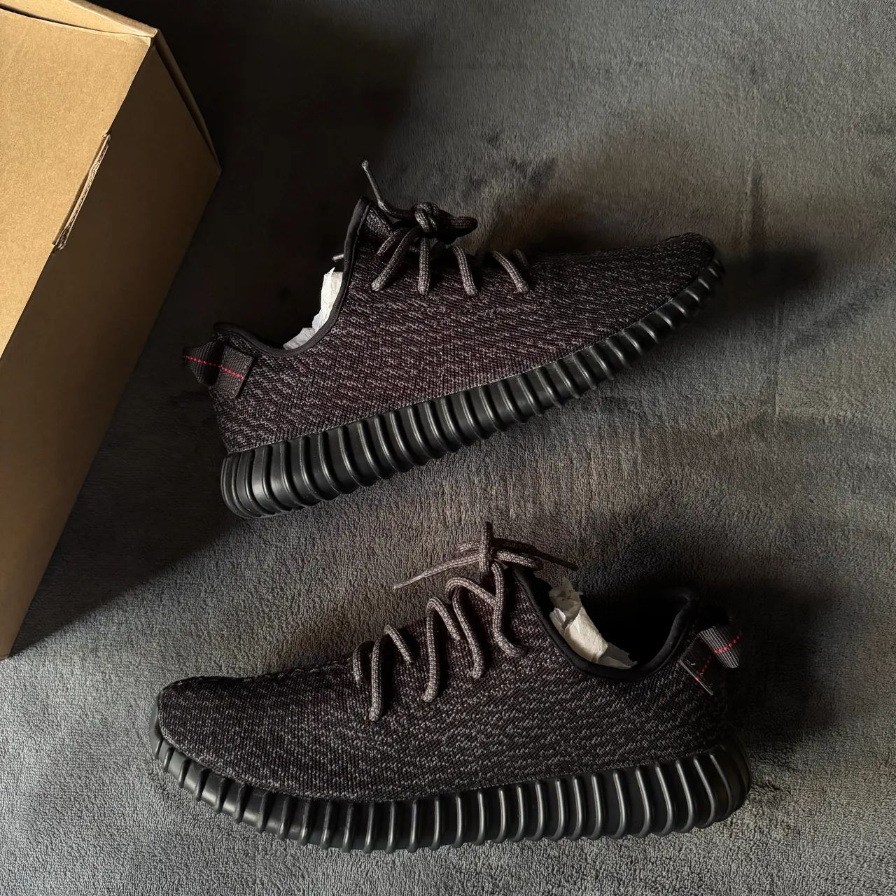 Yeezy Boost 350 v1 Pirate Black  - Foto 2