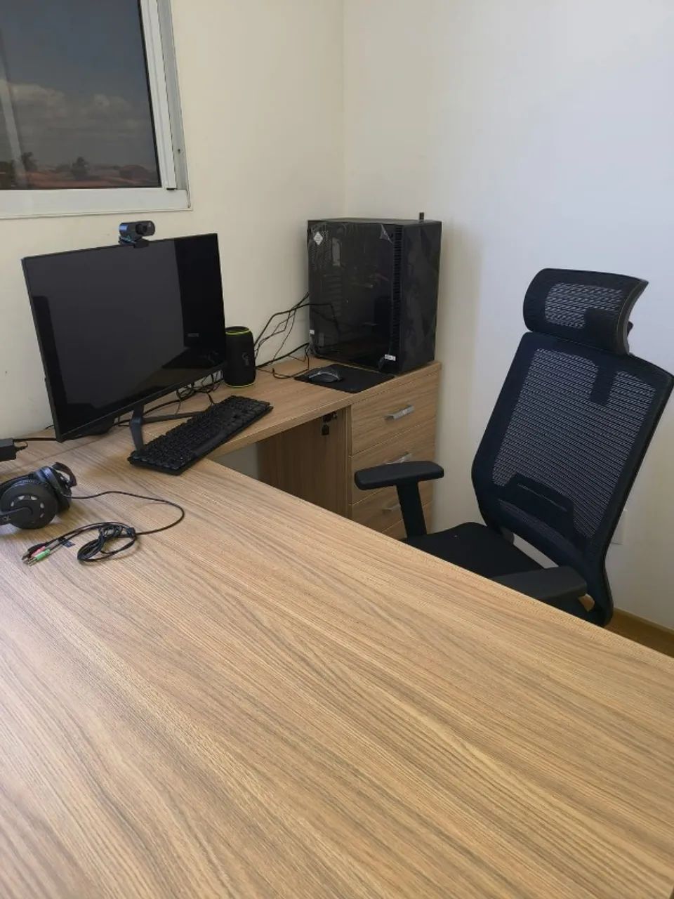 Conjunto de Computador, mesa e cadeira para escritório