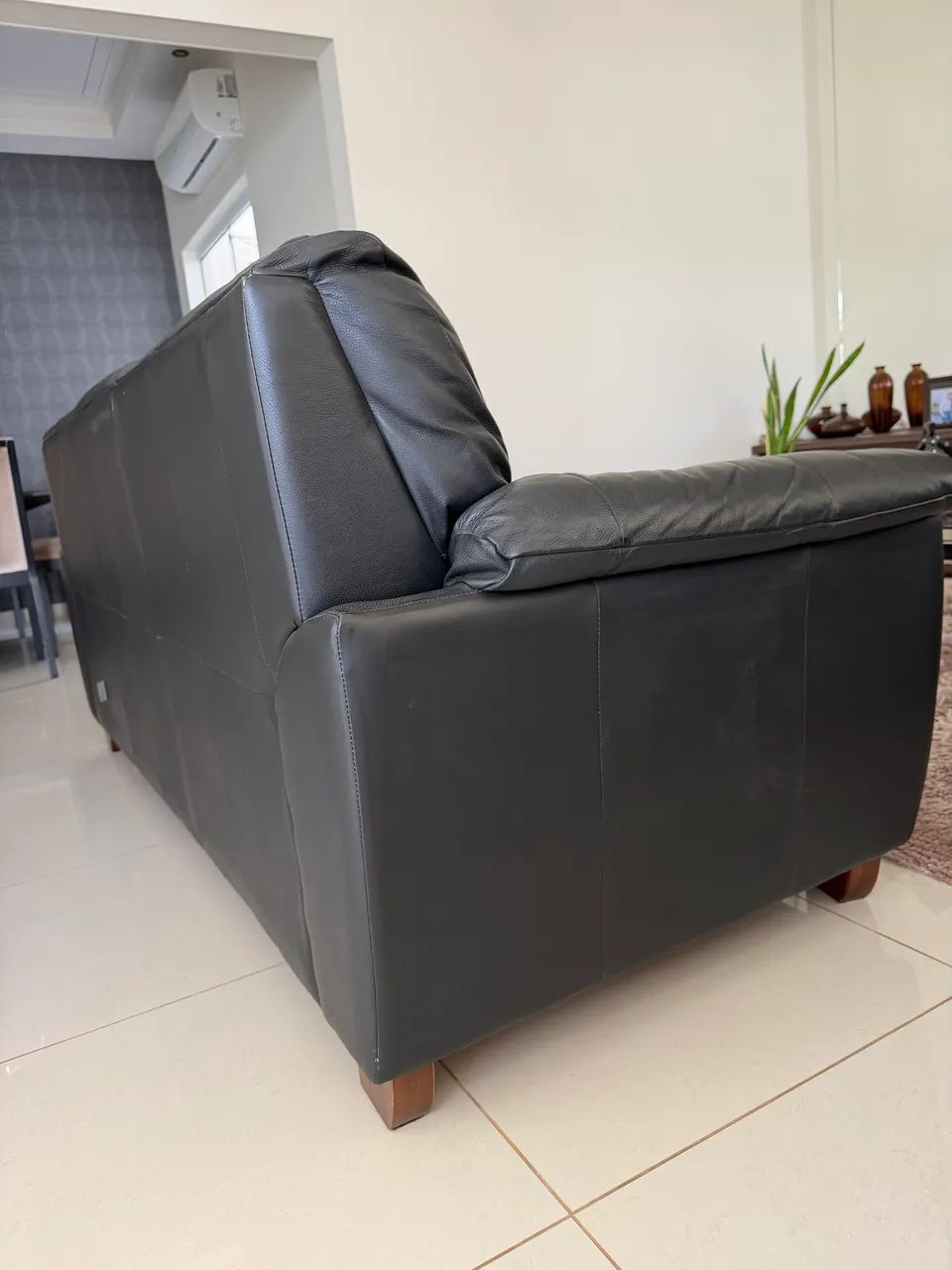 Vendo sofá de couro legítimo 