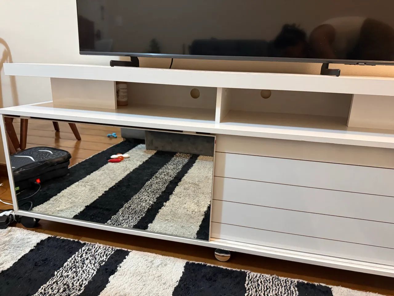 Rack TV Branco 155cm com Espelho ? Retirada Itaim Bibi