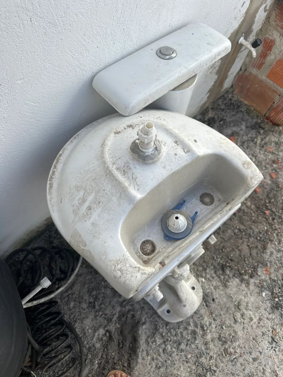 Vaso sanitário com caixa acoplada e pia  - Foto 3