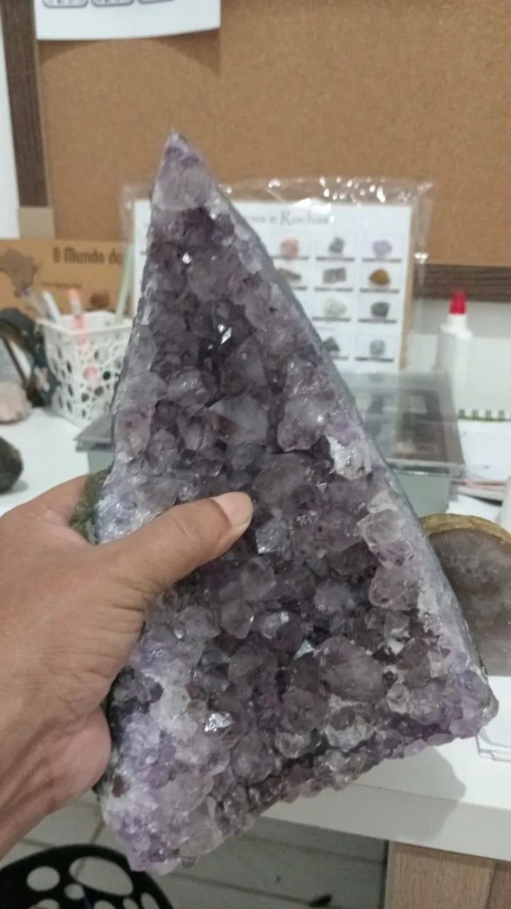 Cristal de amentista e duas ágatas