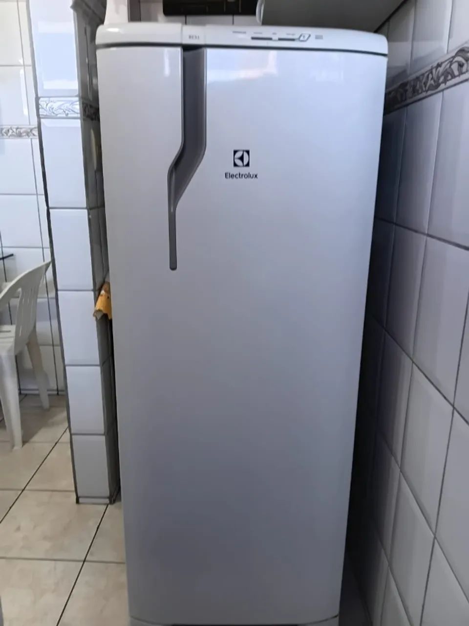 Geladeira Electrolux R31