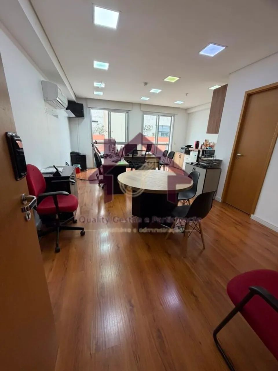 Locação 38 m² 2 Vagas Determinadas e Fixas Sala Comercial Montada Ar Condicionado Próximo  - Foto 4