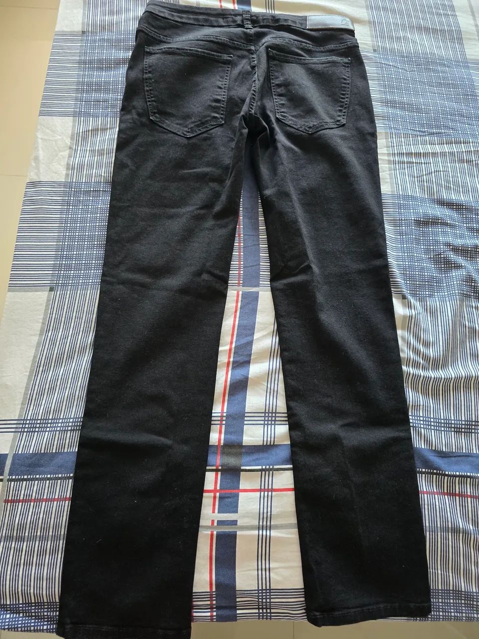 Calça jeans reta preta colcci - Foto 5