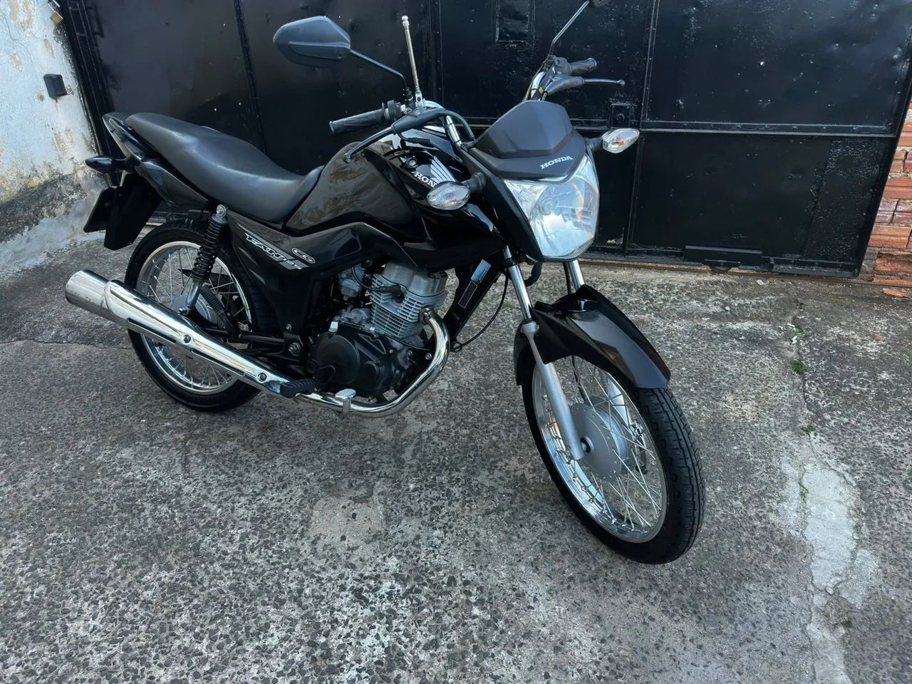 Fan 125 com partida elétrica 