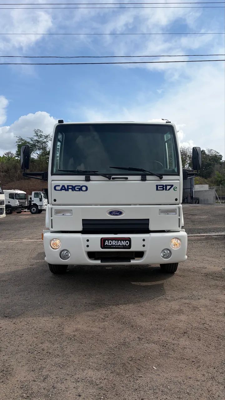 Ford Cargo 1317 Modelo 2009  - Foto 3