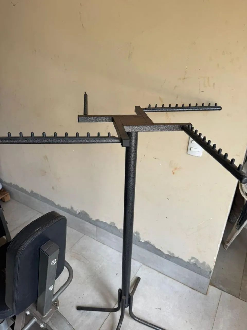 Araras para roupas de loja