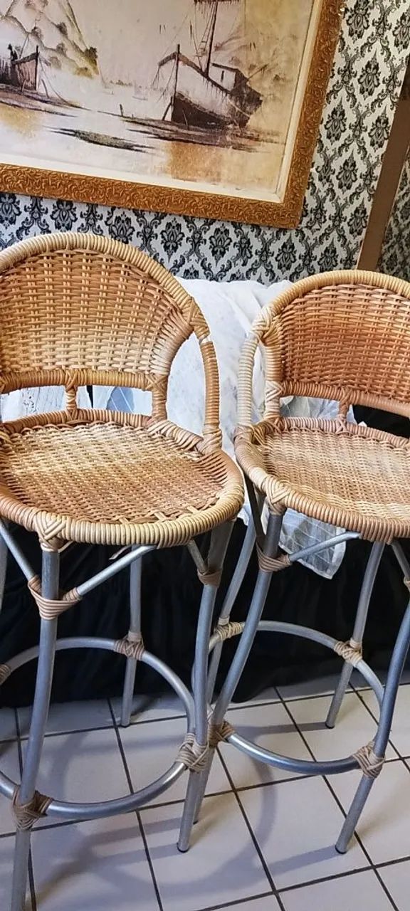 Vendo Par de Banquetas, excelente estado.