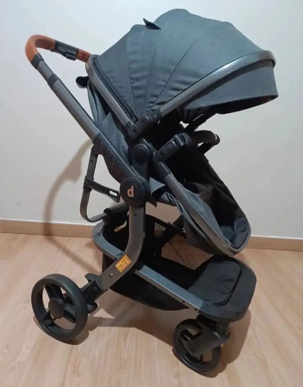 Carrinho de bebê Kronus Importado, bebê conforto e colchonete  - Foto 3