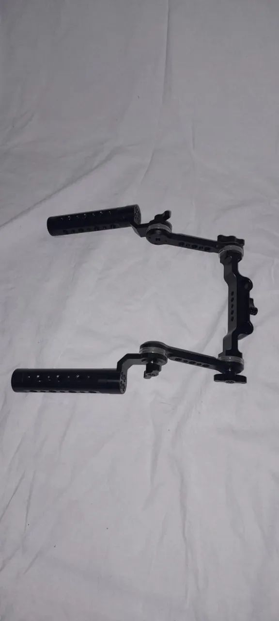 Blackmagic Cinema Camera 2.5k MFT c/ Shoulder Rig Completo - Foto 2