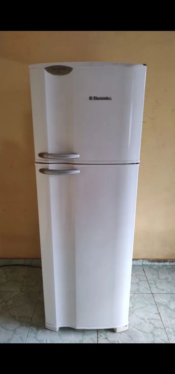 Geladeira Electrolux gelo seco funcionando 