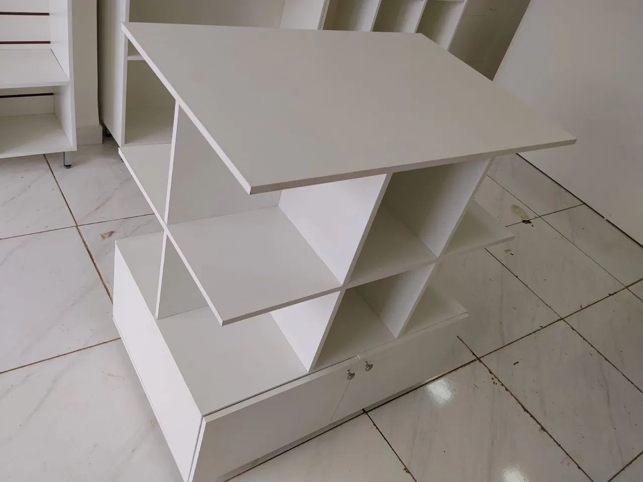 GÔNDOLA CENTRAL LOJA CM 4 PORTA MDF NOVO  - Foto 3