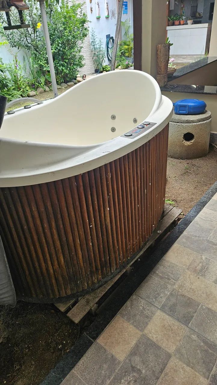 Ofurô duplo Albacete completo com deck de madeira, hidromassagem e aquecimento  - Foto 2