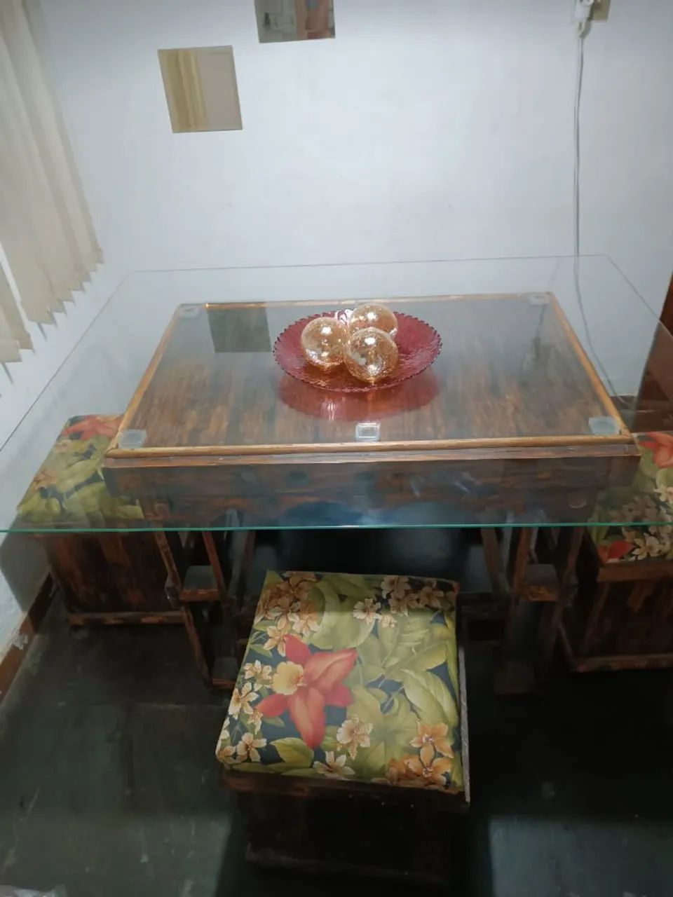 Mesa e Banquetas de Madeira Luxo - Foto 3
