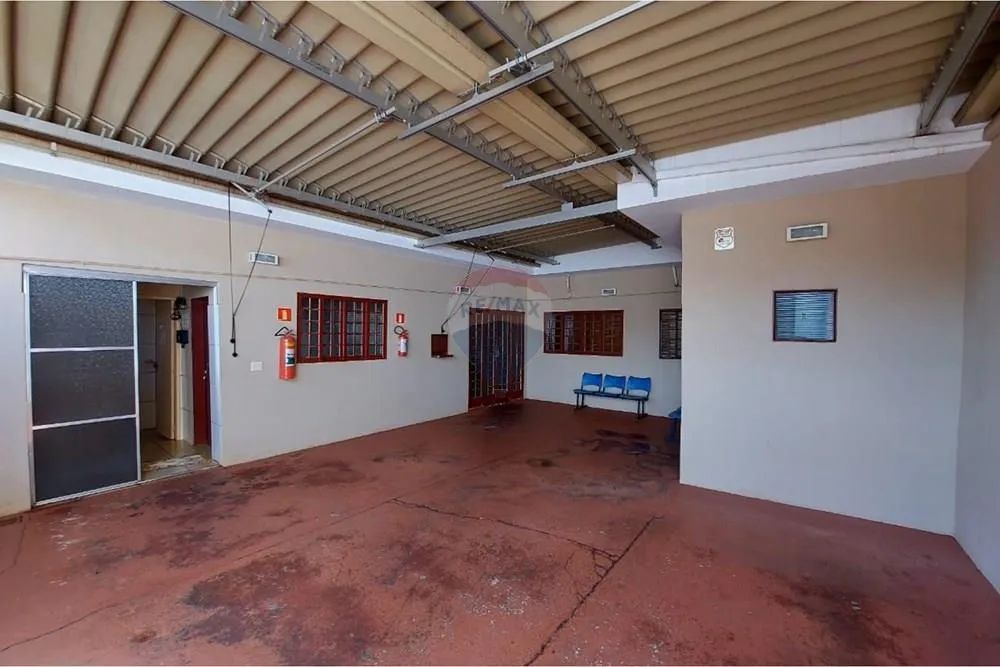 Imóvel comercial com 348 m² e estacionamento  a 5 minutos da SP-322 - Foto 4
