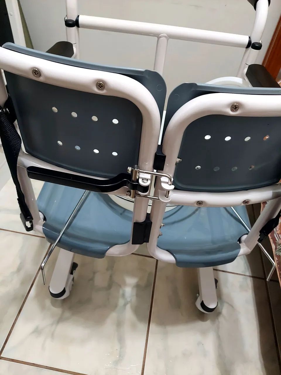 Cadeira de rodas e transferência  - Foto 2