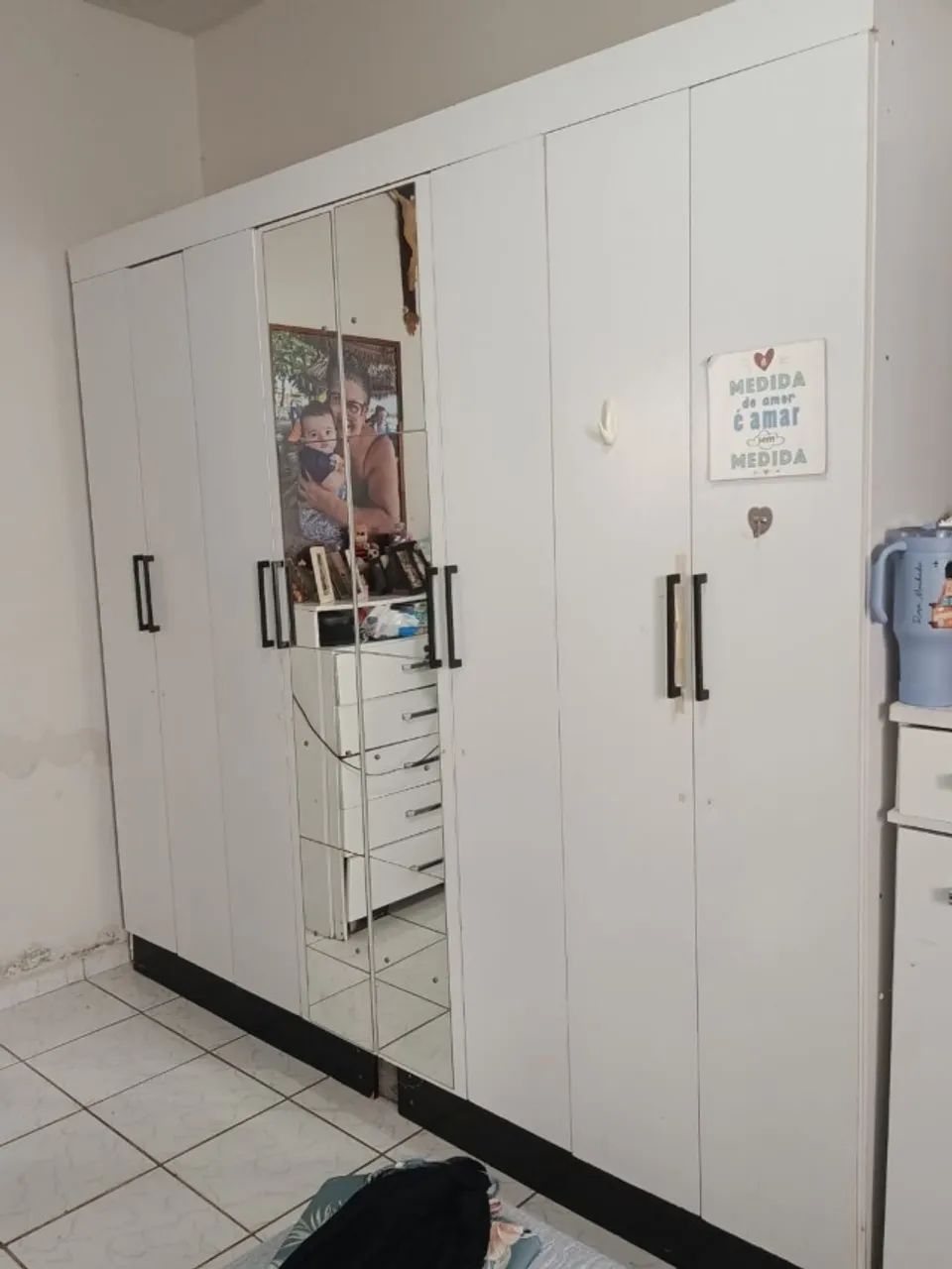 Guarda roupa 8 portas com espelho frontal 2,35x2,15m - Foto 3