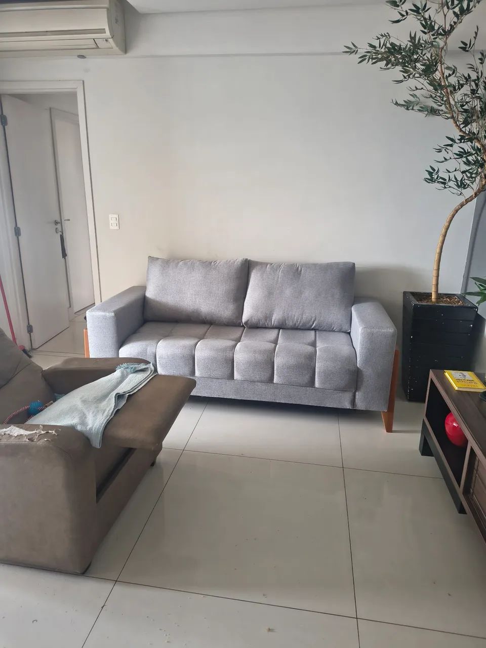 Lindo sofá novíssimo em linho cinza  - Foto 2