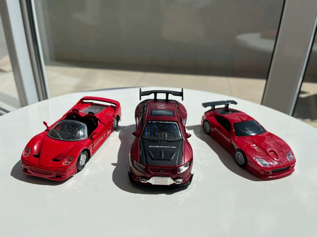 Miniaturas Ferrari e Mitsubishi Lancer 1/38
