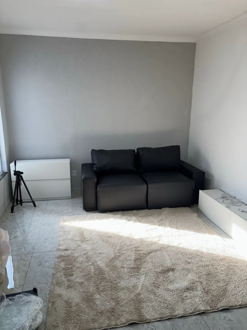 SOFÁ RETRÁTIL 2 LUGARES REFORMADO - COURO EXCELENTE ESTADO - Foto 4