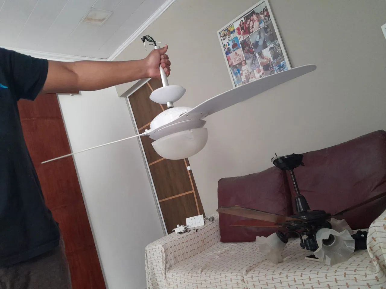 Ventilador de teto branco com 2 pas