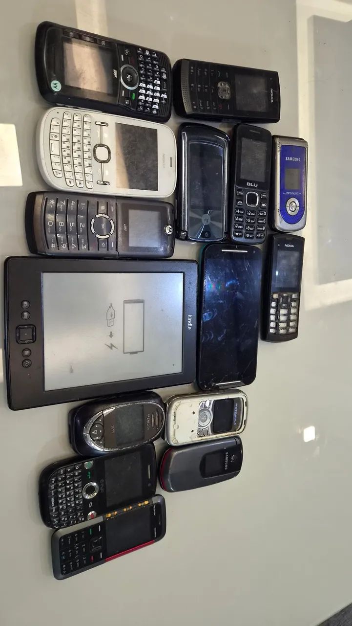 15 Celulares danificados 