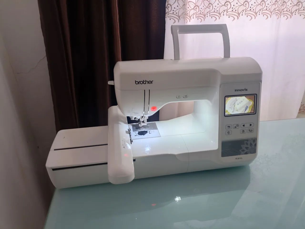 Bordadeira Brother innovis PE810L - Foto 2