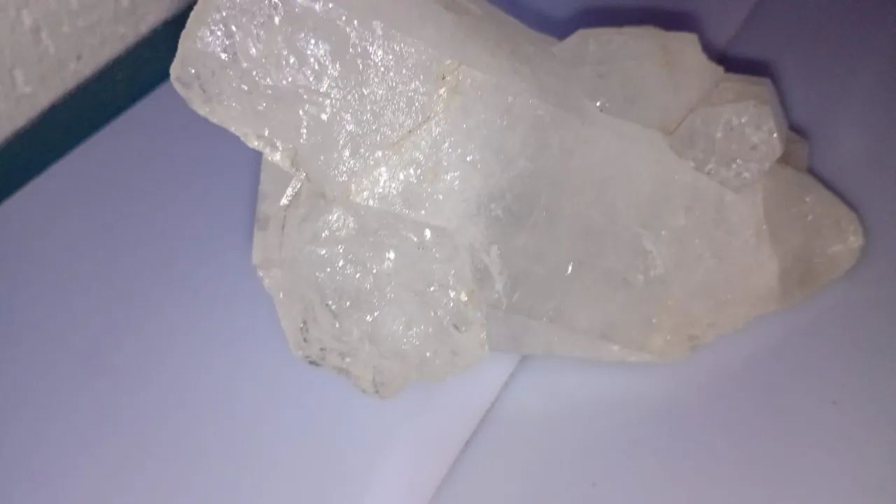 Vendo uma pedra de cristal branca transparente  - Foto 3