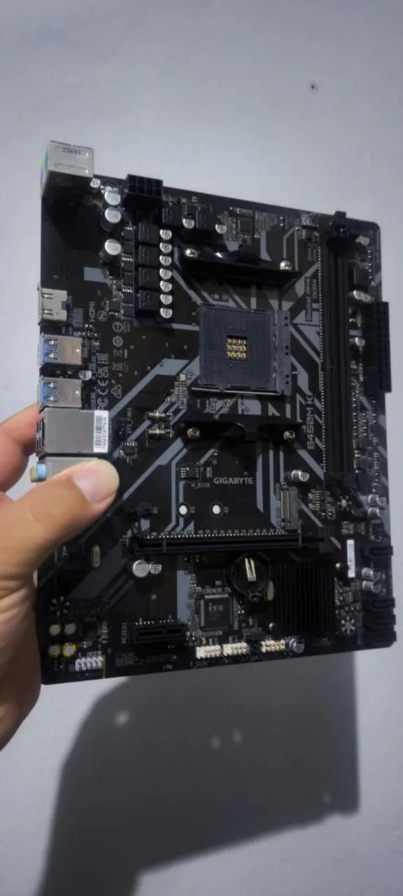 Placa mãe am4 gigabyte B450 - Foto 4