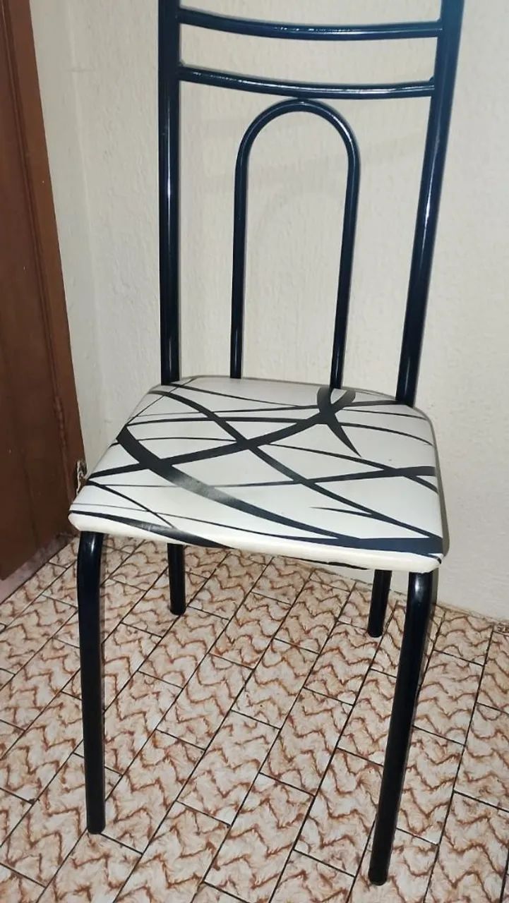 Mesa de granito+ 4 cadeiras - R$450  - Foto 4