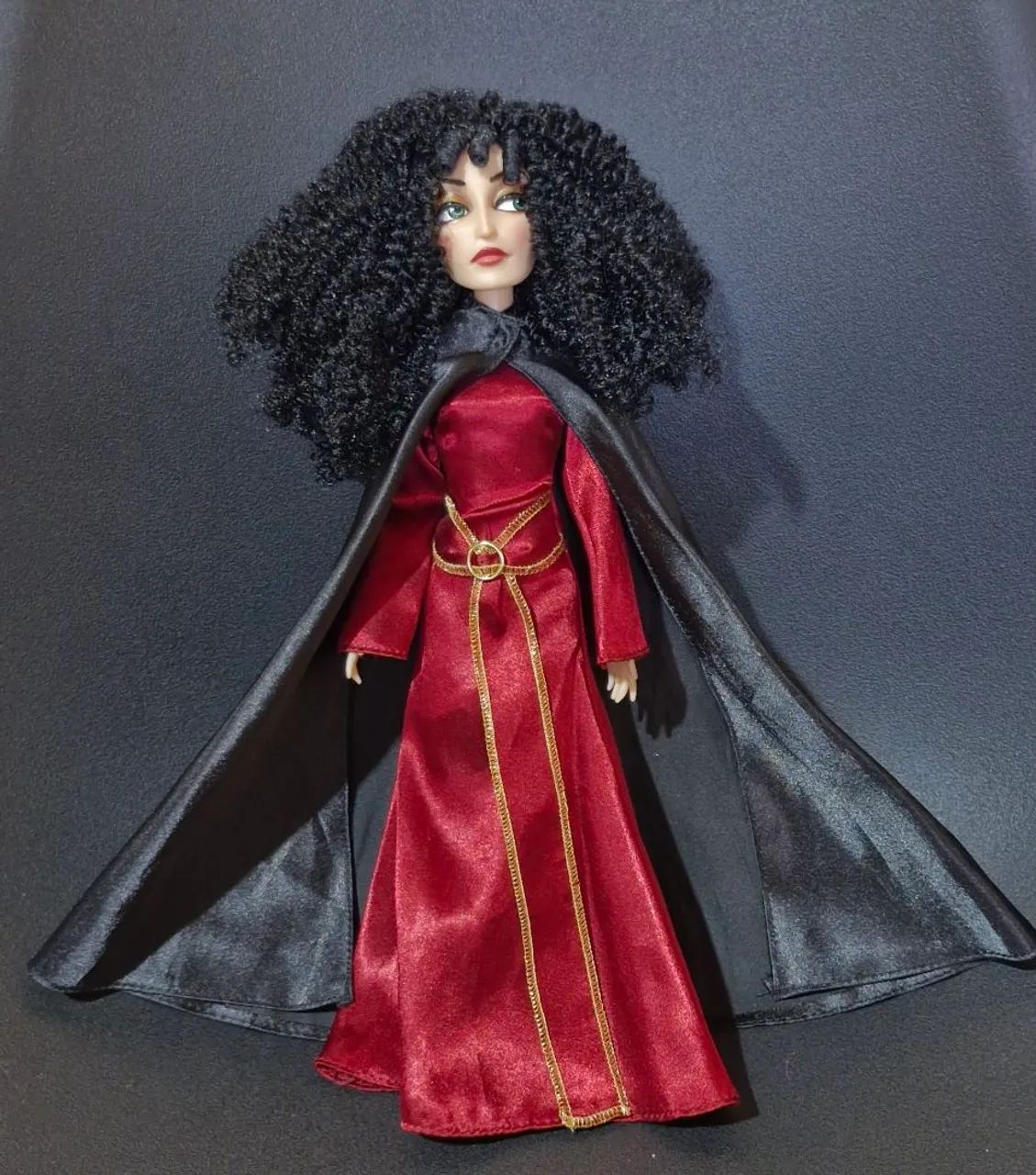Barbie boneca Mamãe Gothel rapunzel
