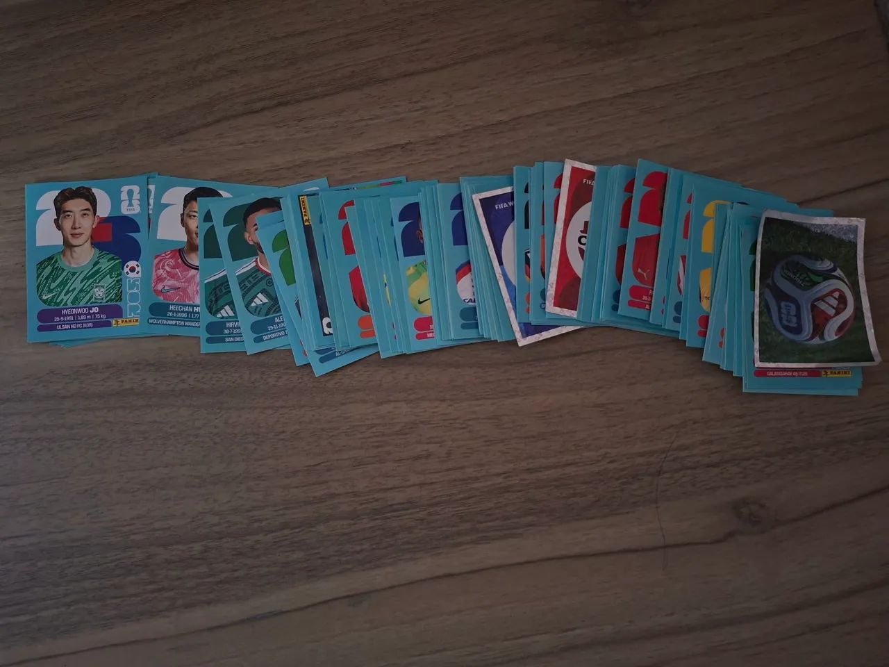 110 Figurinhas do álbum 2026 + caixinha - Foto 3