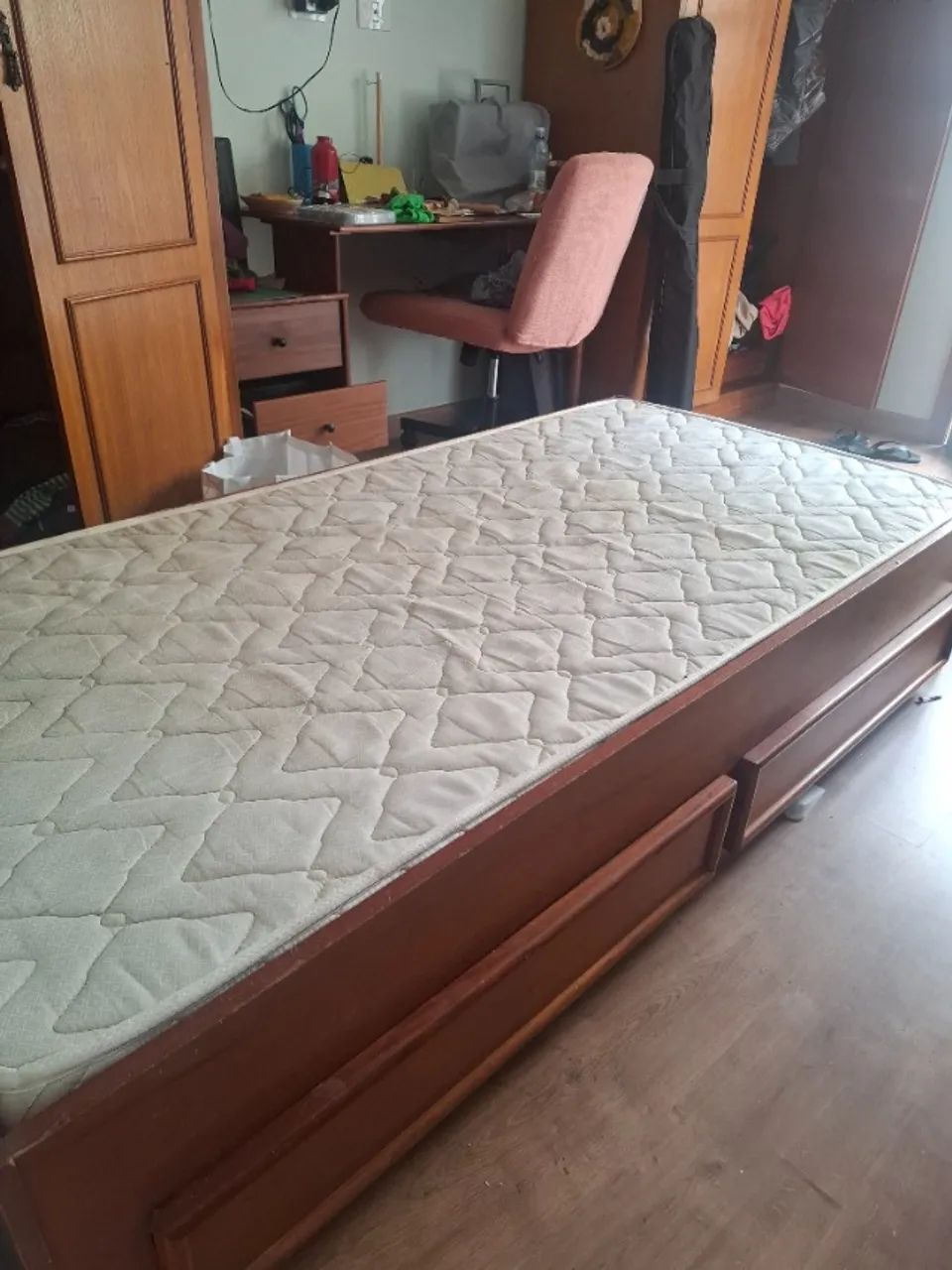 Cama de solteiro com gavetões