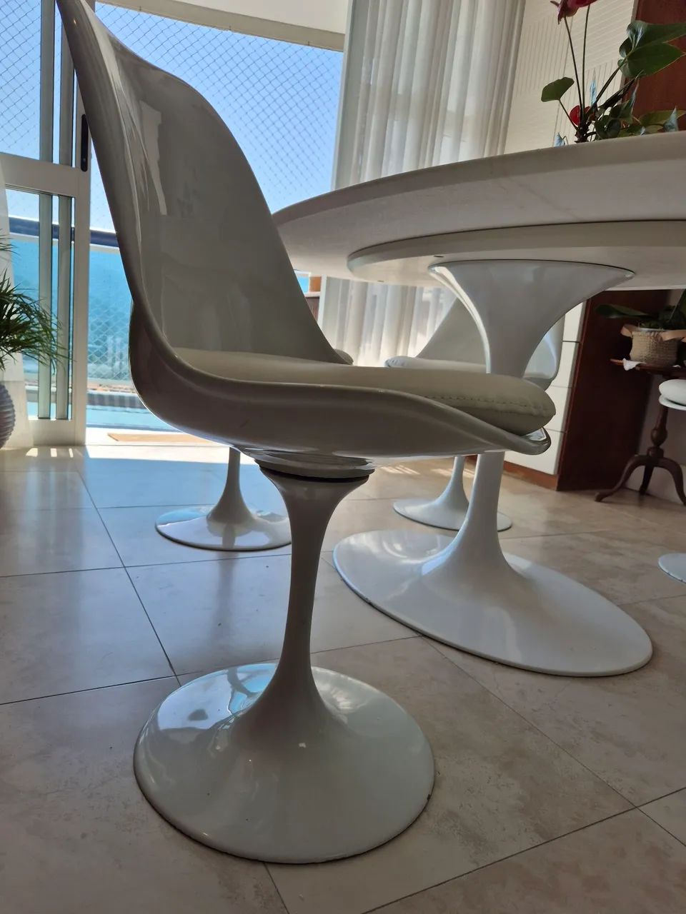Mesa c/6 cadeiras, Saarinen mármore  - Foto 4