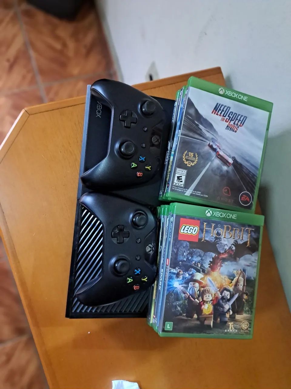 Xbox one com 2 controles e 9 jogos - Foto 4