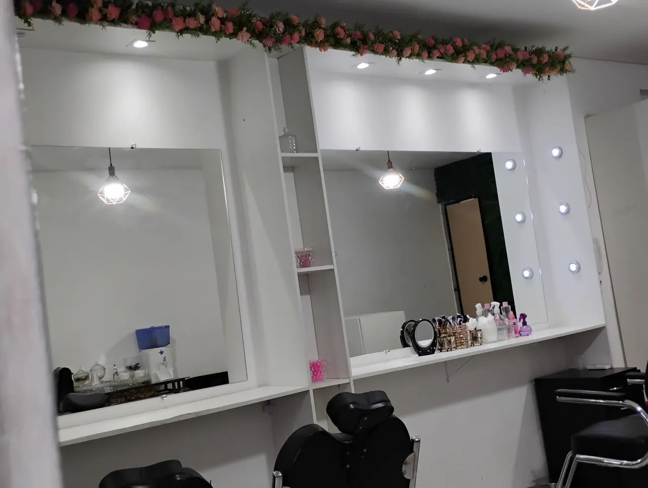 Em busca de profissionais da área da beleza. - Foto 2