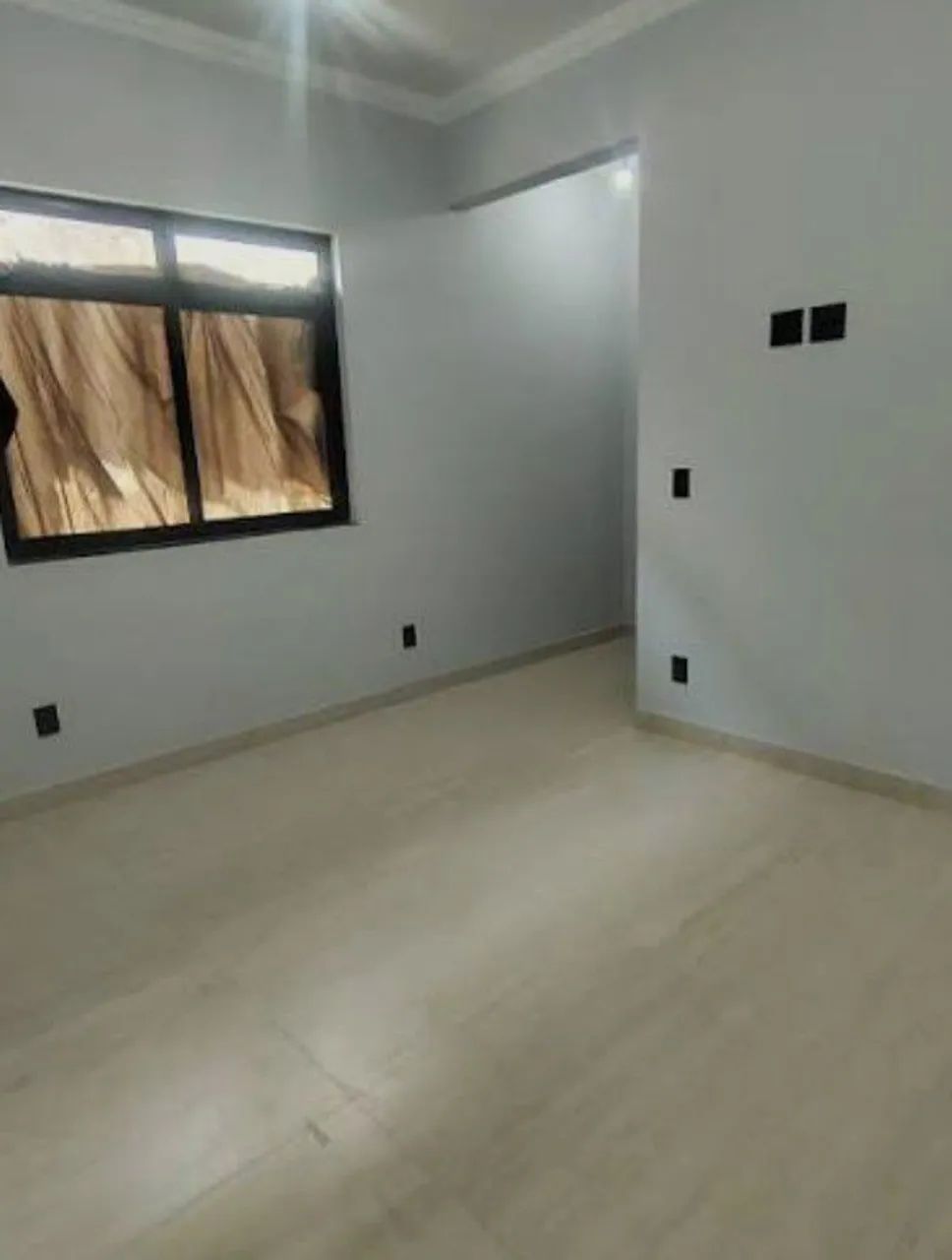 Pintor profissional ao acabamento