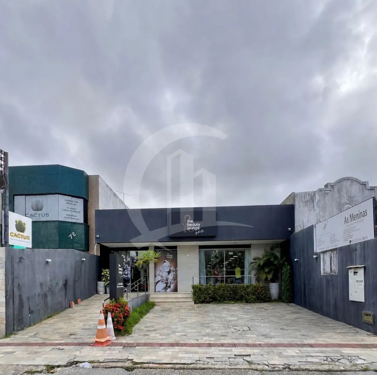 Imóvel Comercial com 7 Salas e 4 Vagas de Garagem no Bairro São José