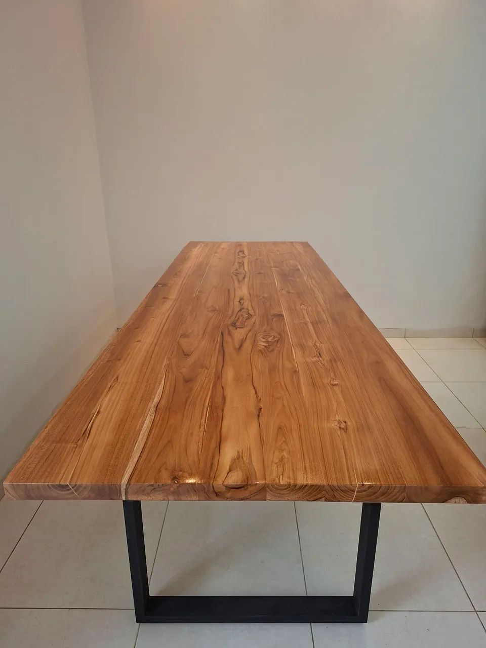 MESA DE MADEIRA TECA À VENDA.