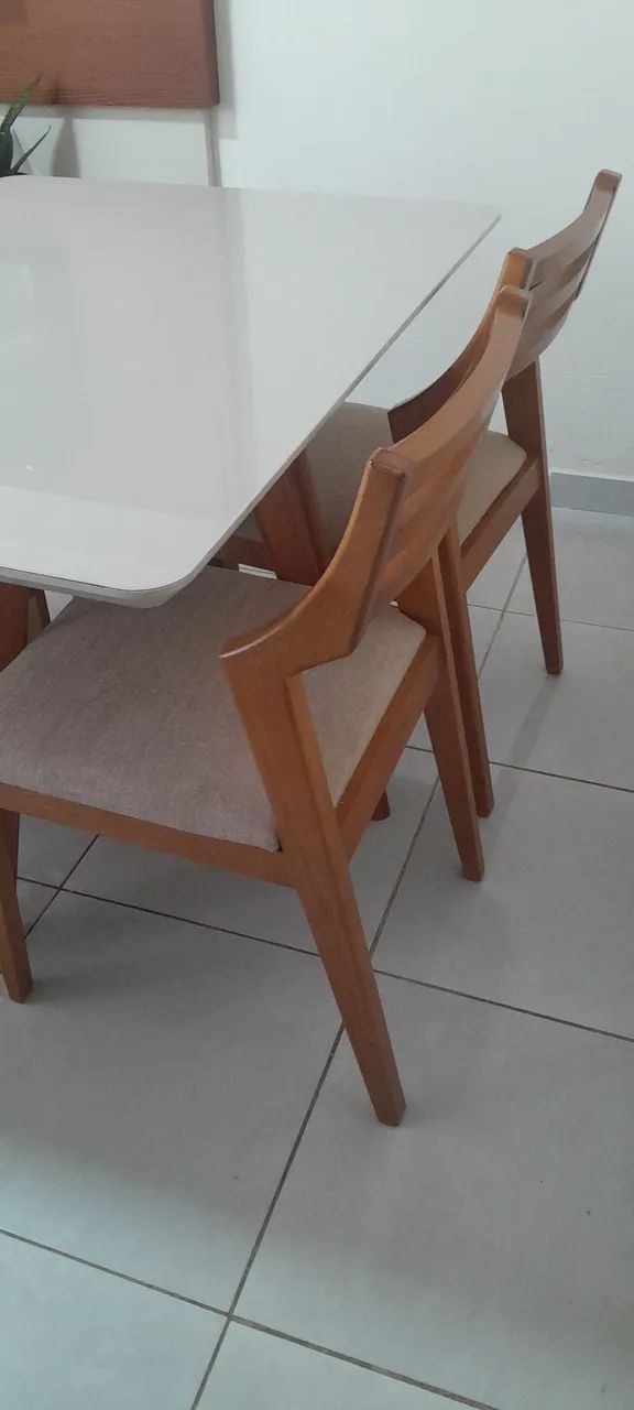 EXCELENTE!!!!! Mesa com 04 cadeiras. - Foto 5