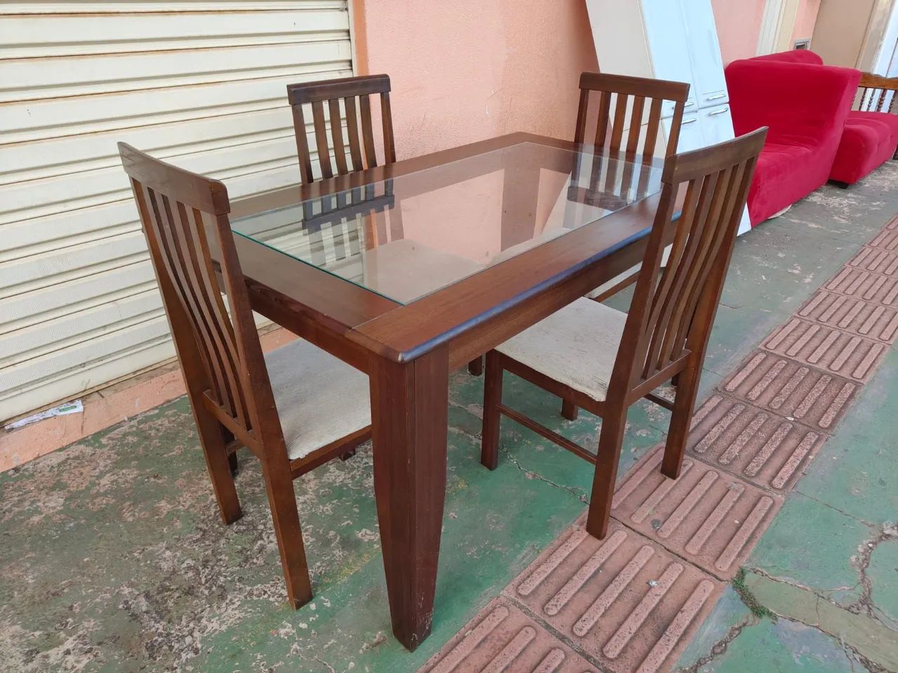 Mesa de vidro com 4 cadeiras 