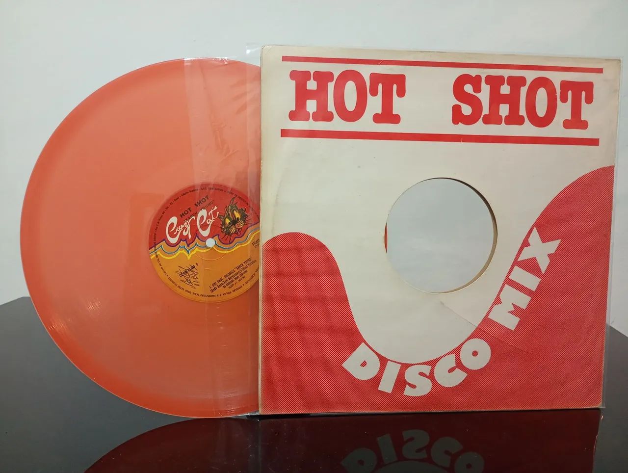 LP Hot Shot /Karen Young (1978) - CDs, DVDs etc - Centro, Três