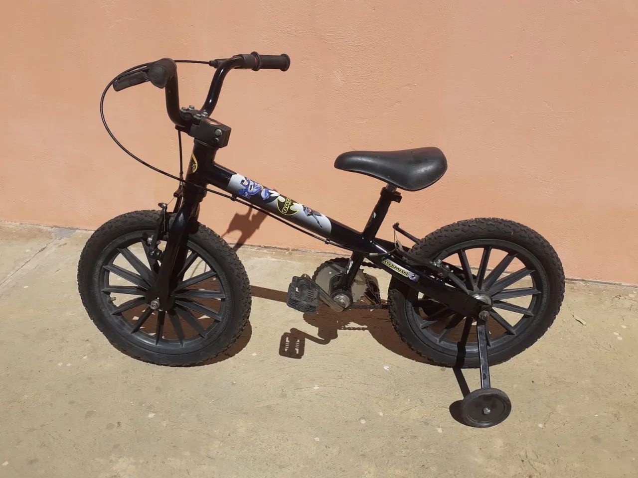 Vendo bicicleta aro 16 infantil Batman com rodinhas - Foto 5